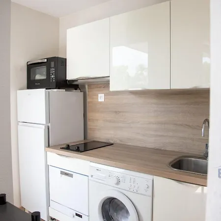 Appartement Walk To With Ac And Swimpool