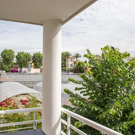 Walk To With Ac And Swimpool Appartement *