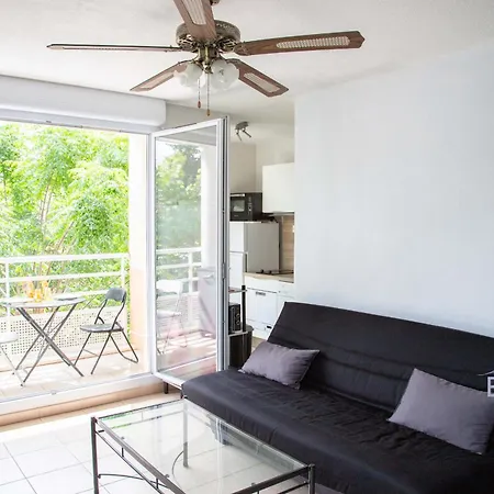 Walk To With Ac And Swimpool Apartamento *