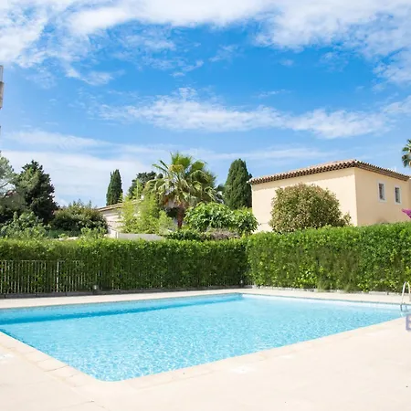 Walk To With Ac And Swimpool Apartamento