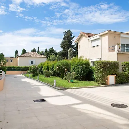 Walk To With Ac And Swimpool Apartmán *