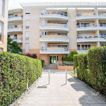 Walk To With Ac And Swimpool Appartement